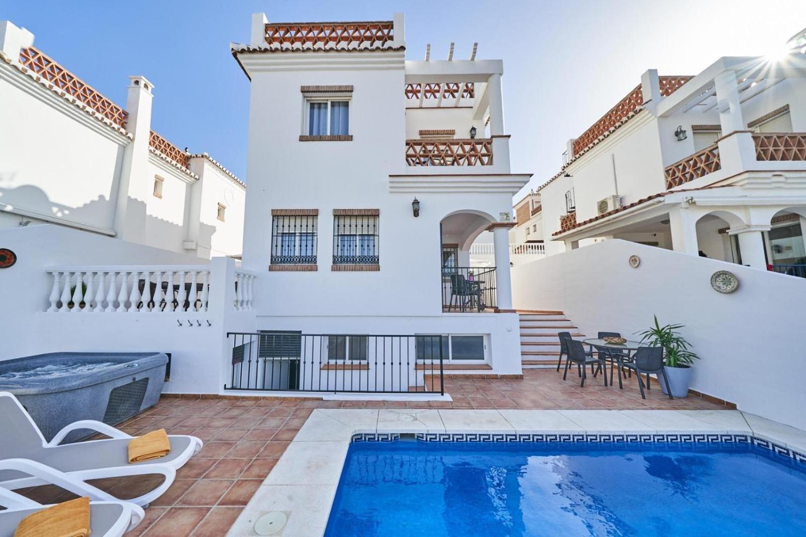 Pura - Private Jacuzzi & Heated Pool Semesterbostad